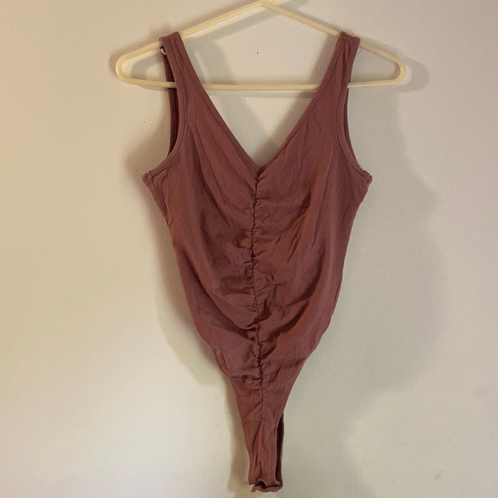Bozzolo Mauve Color Sleeveless Bodysuit w/ Cinching In The Middle Front